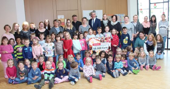 KIGA Spendenaktion Dingolfing Blog Sparkasse Niederbayern Spende, Kindergärten werden mit 50.000 Euro unterstützt; KIGA Spendenaktion Dingolfing Blog Sparkasse Niederbayern Spende