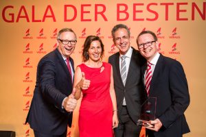 Dr. Kreuzer, Fahrenschon, Netzer, Kaiser bei der Preisübergabe, Gala der Besten, 1 Voraus in Berlin, mit DSGV, Sparkassenverband Bayern, Sparkasse Niederbayern-Mitte