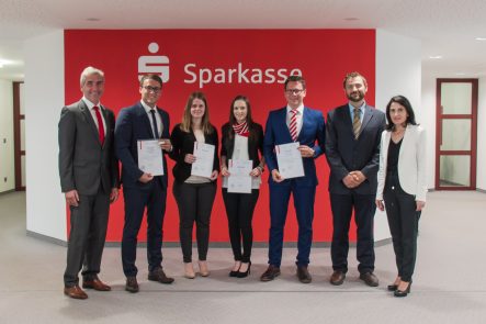 Qualifikation, Gruppenbild Zeugnisübergabe Abschlüsse