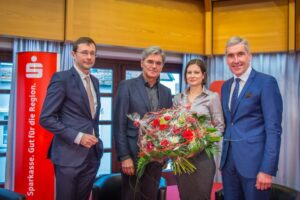 Sparkasse Blog Unternehmerfrühstück Niederbayern Mitte Siemens Deka Kaeser Kater DAX Talkrund Probst 94