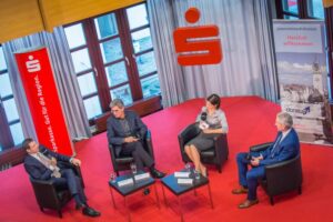 Sparkasse Blog Unternehmerfrühstück Niederbayern Mitte Siemens Deka Kaeser Kater DAX Talkrund Probst 94