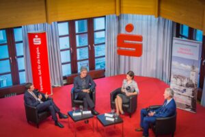 Sparkasse Blog Unternehmerfrühstück Niederbayern Mitte Siemens Deka Kaeser Kater DAX Talkrund Probst 94