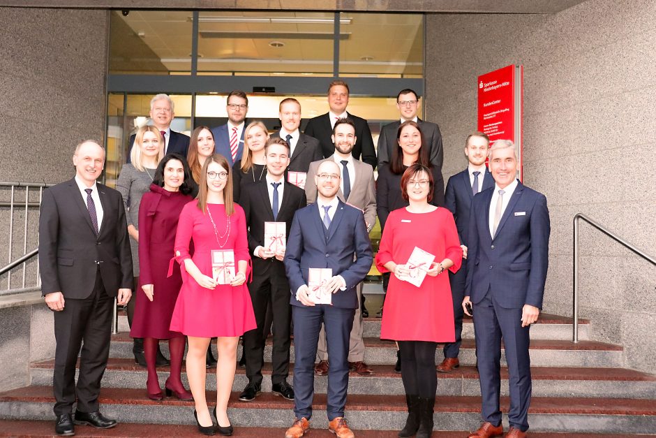 Feierliche Absolventenehrung in der Sparkasse