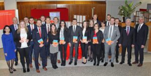 Sparkasse ehrte 21 Absolventen.