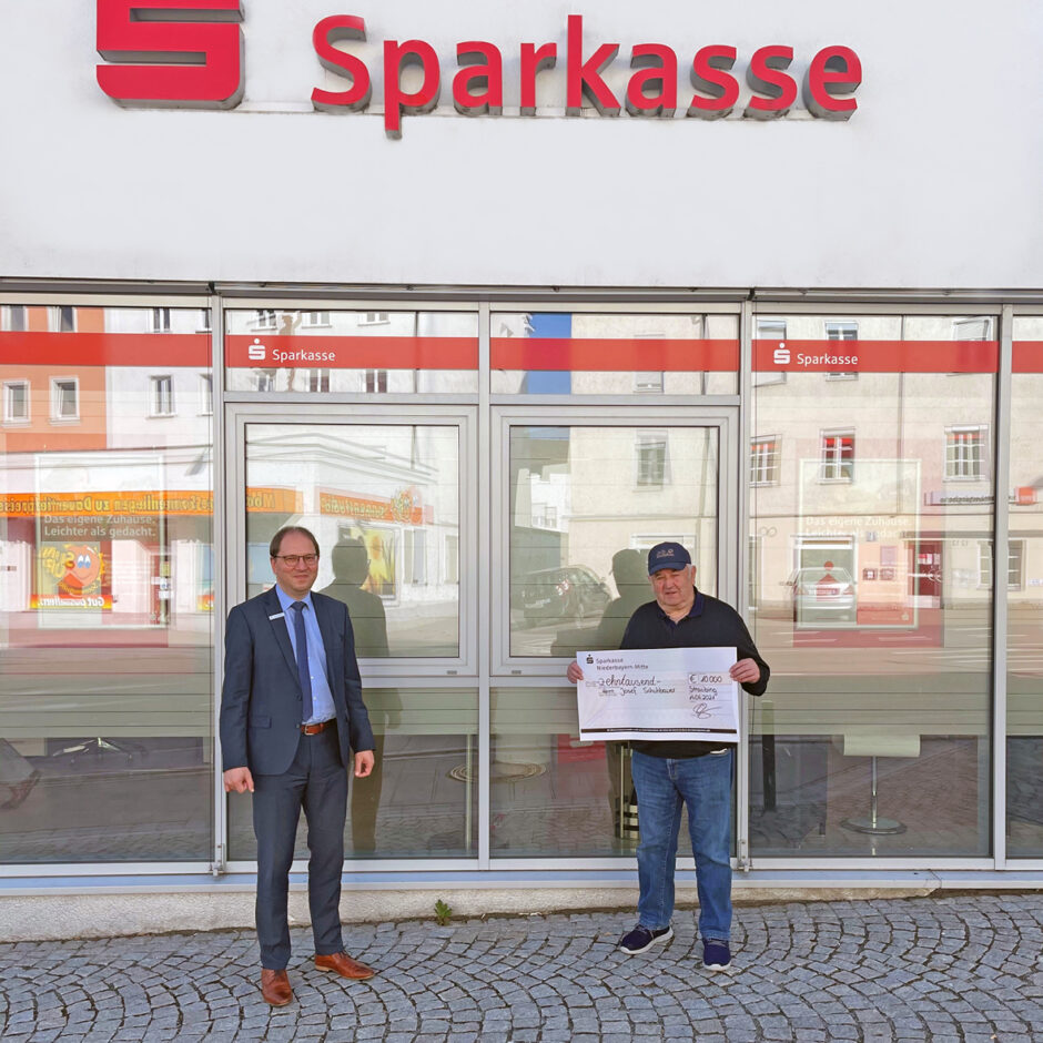 Sparkasse gratuliert PS-Los-Gewinner