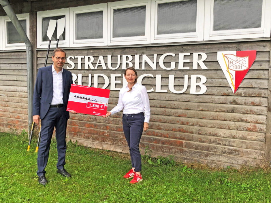 Sparkasse übergibt 1800 € Spende an den Straubinger Ruderclub