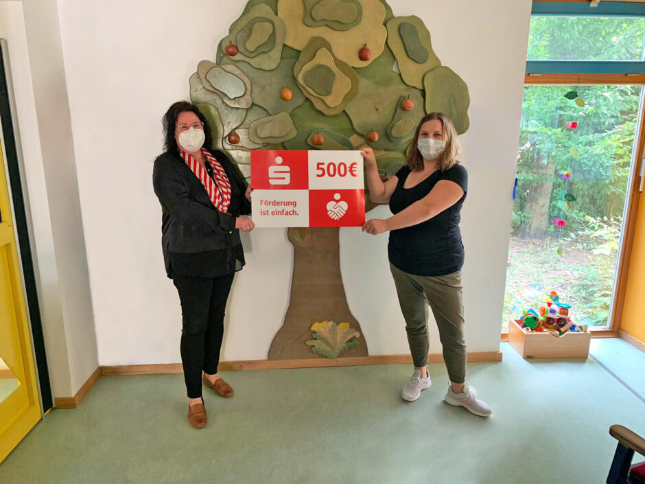500 Euro Spendenübergabe an den Kindergarten Steinach
