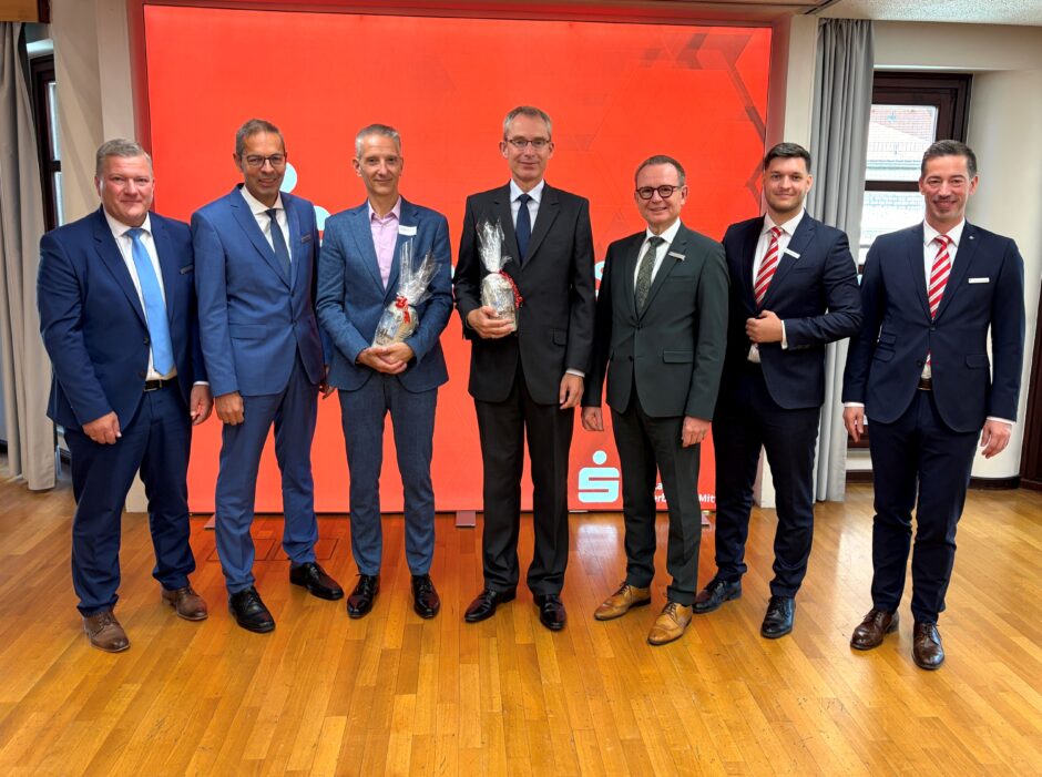Erster „Business Brunch“ der Sparkasse Niederbayern-Mitte: Dr. Bahr beleuchtet geopolitische Lage mit dem Vortrag „Liebesgrüße aus Washington“